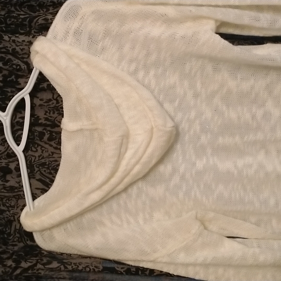 White fringed hooded Long sweater Nwot - Picture 5 of 5